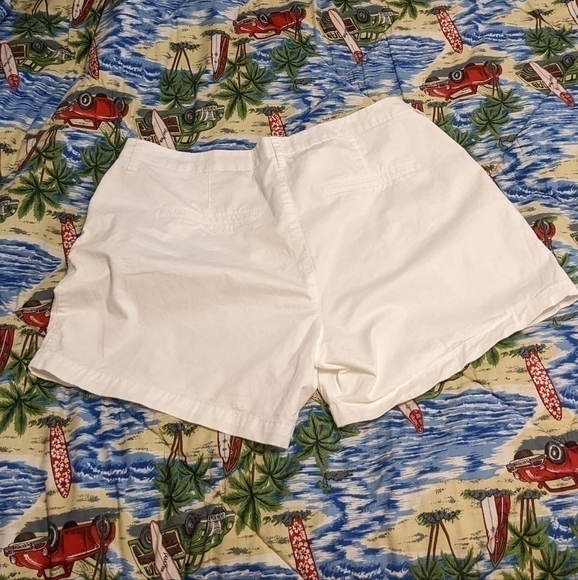 OLD Navy classic white shorts size 16 - Picture 2 of 4